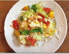 香草ドレッシングの野菜サラダ